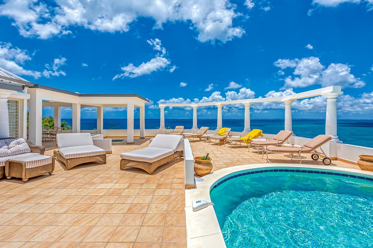 Pool Villa St Martin - Pool and chairs